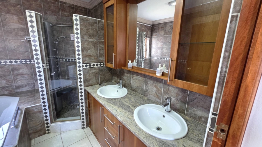 4 Bedroom Property for Sale in Ifafi North West